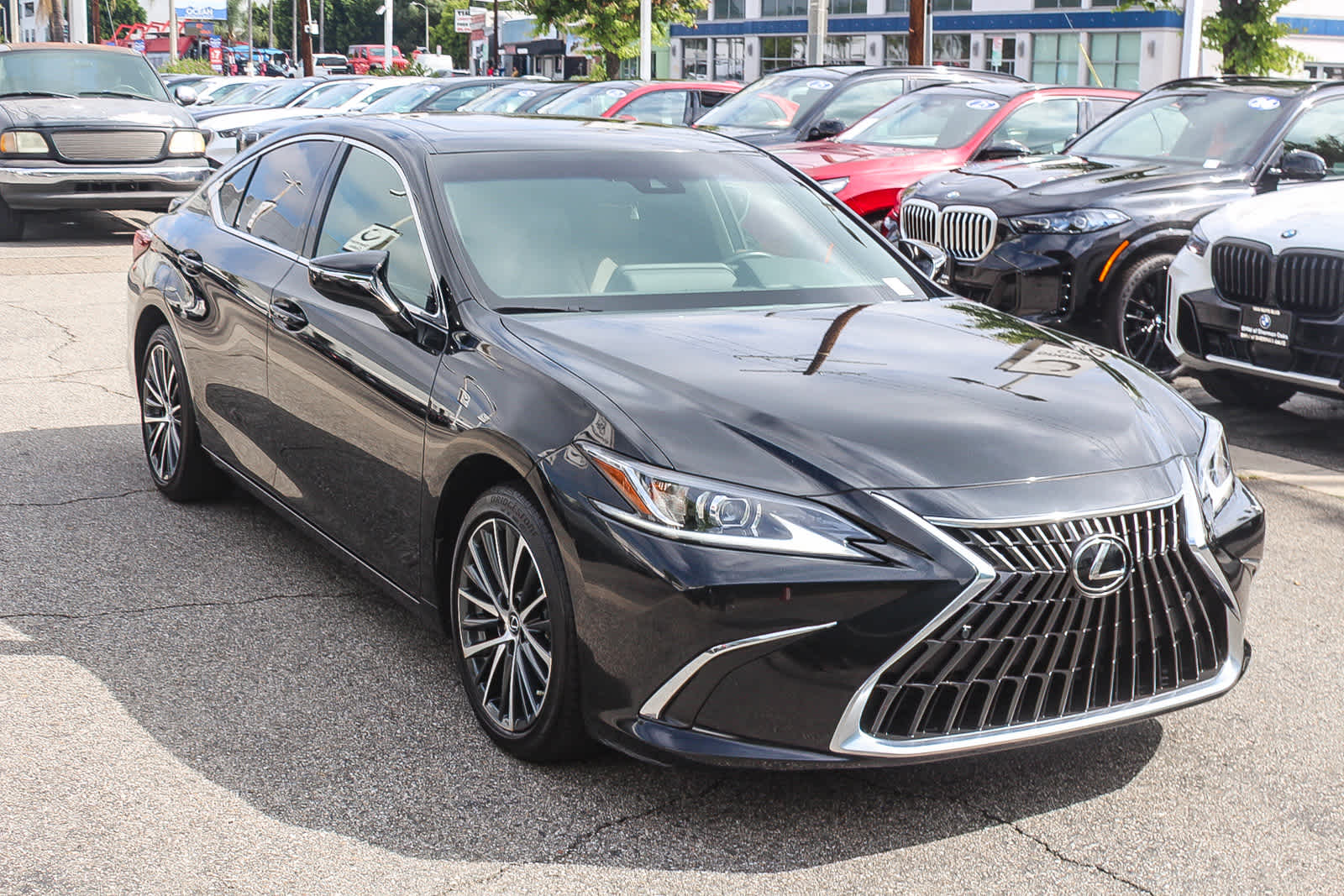 2025 LEXUS ES 300h Base photo 4