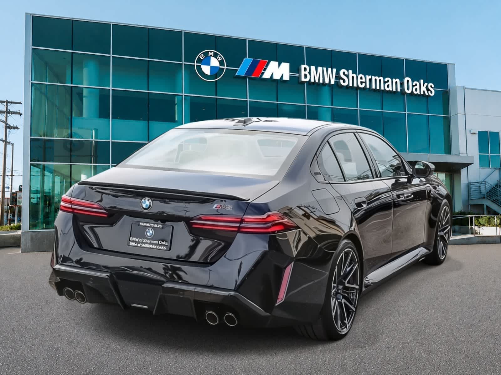 Thumbnail: 2026 BMW M5 - 4
