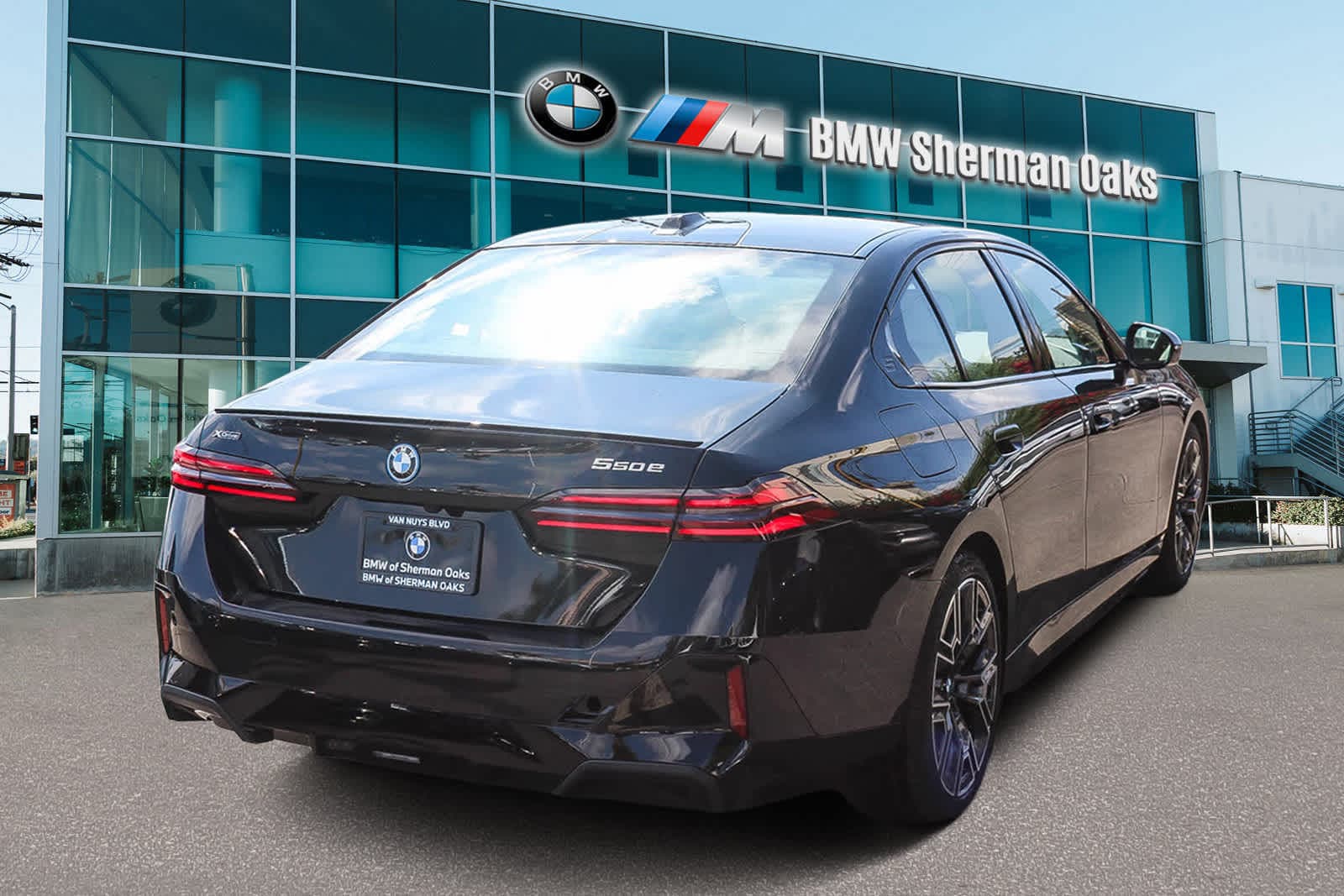 Thumbnail: 2026 BMW 5 Series - 4