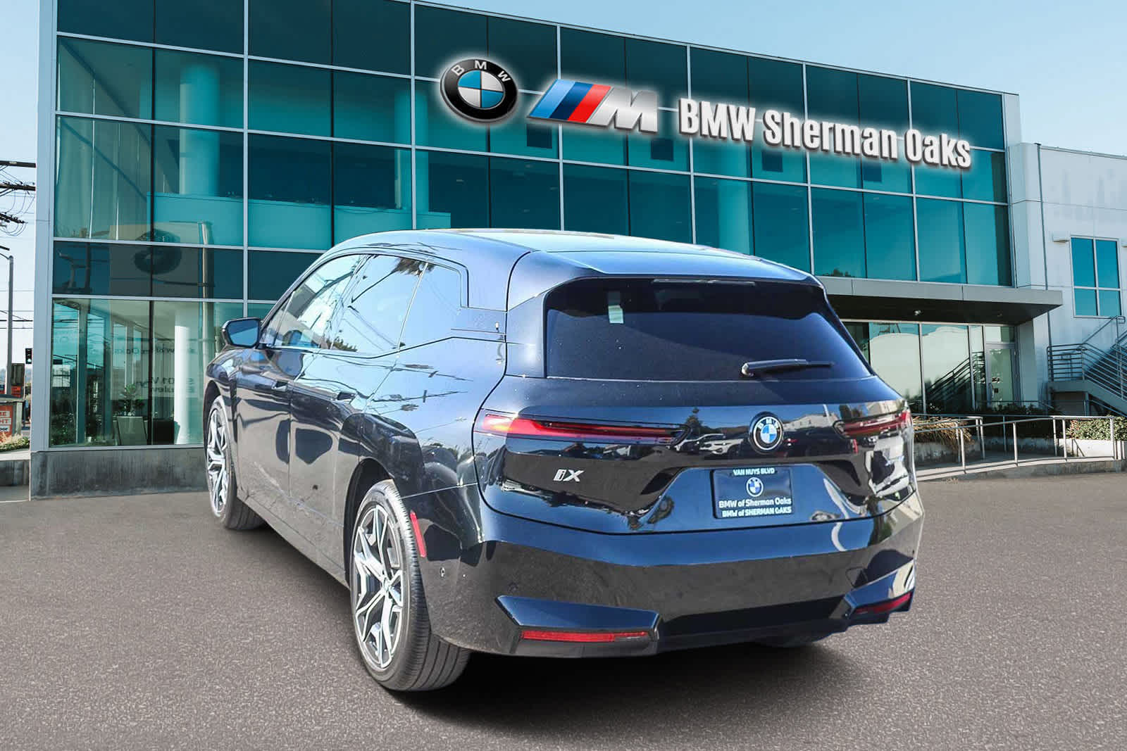 Thumbnail: 2026 BMW iX - 6