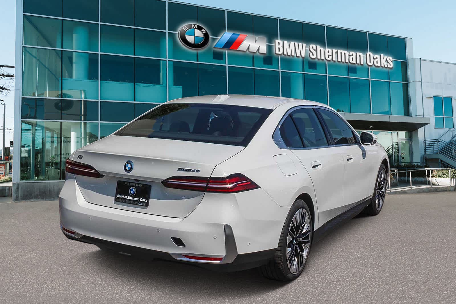 Thumbnail: 2026 BMW i5 - 4