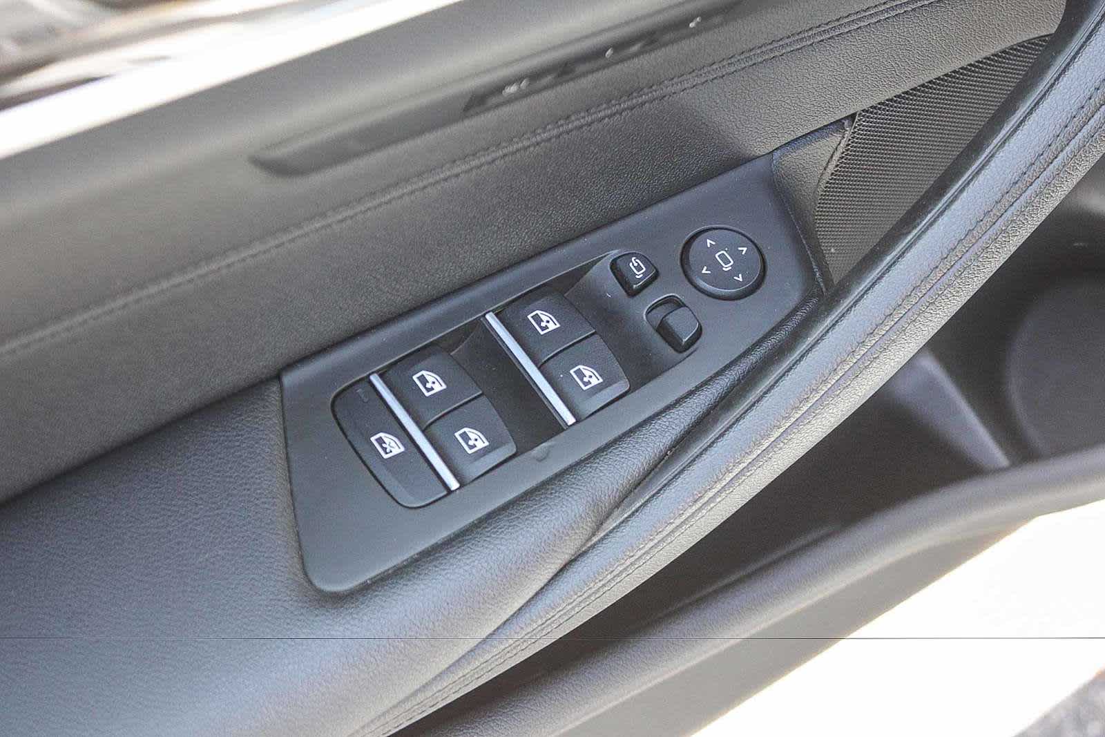2019 BMW 5 Series 530e - Photo 18