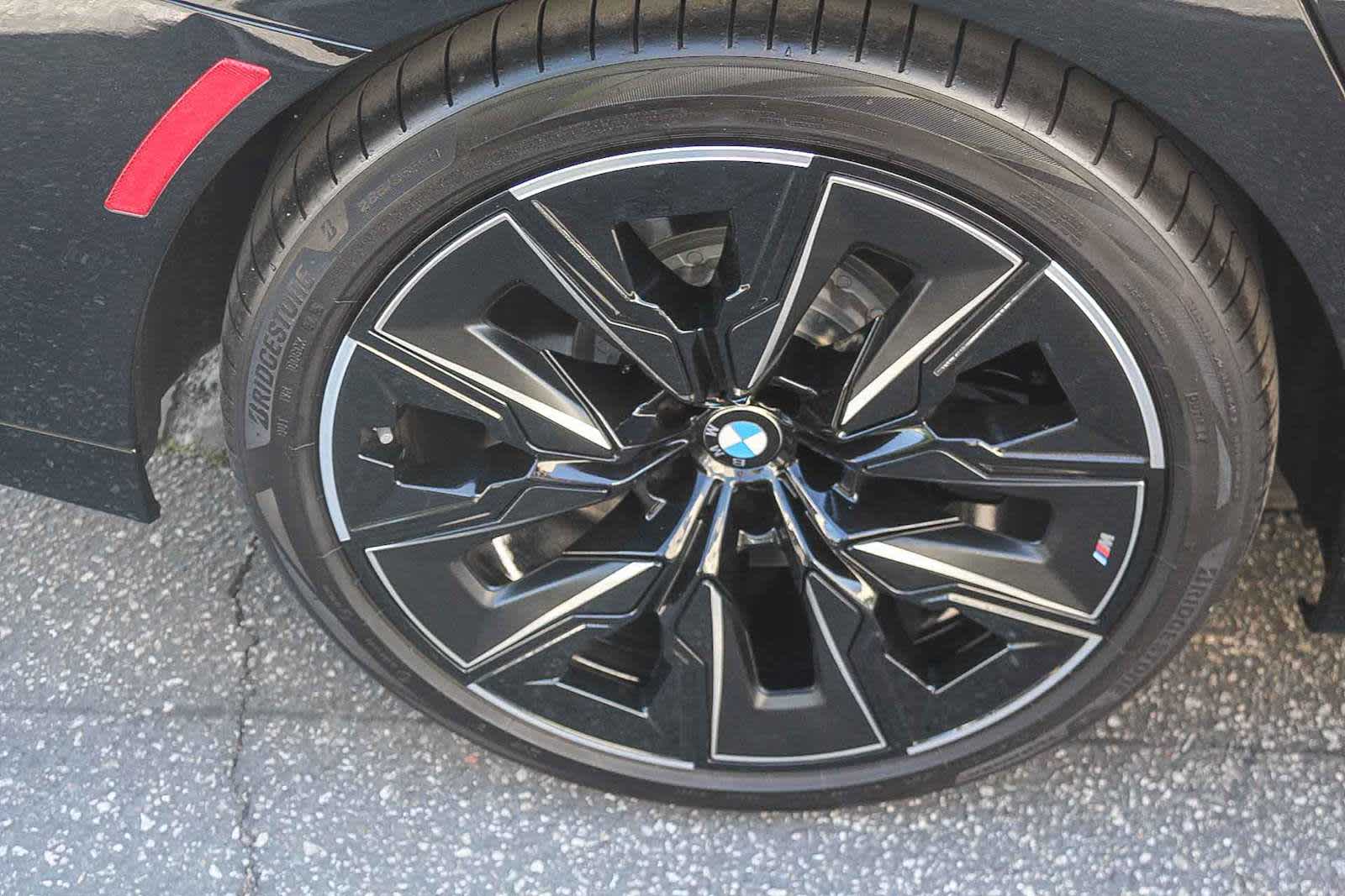 2025 BMW 760i xDrive photo 3