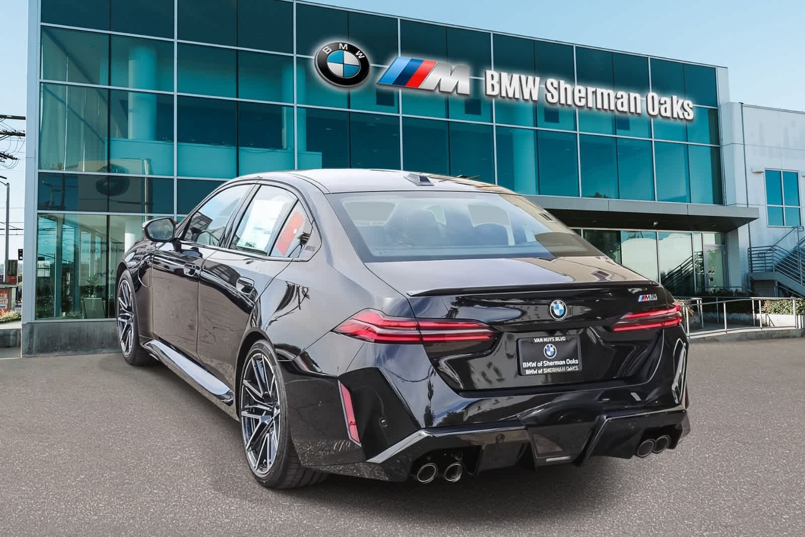 Thumbnail: 2026 BMW M5 - 6