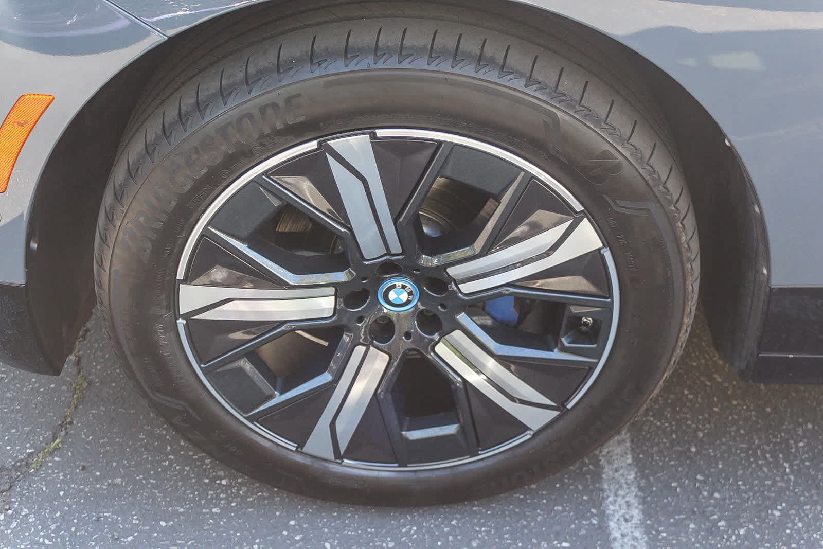 Thumbnail: 2023 BMW iX - 8
