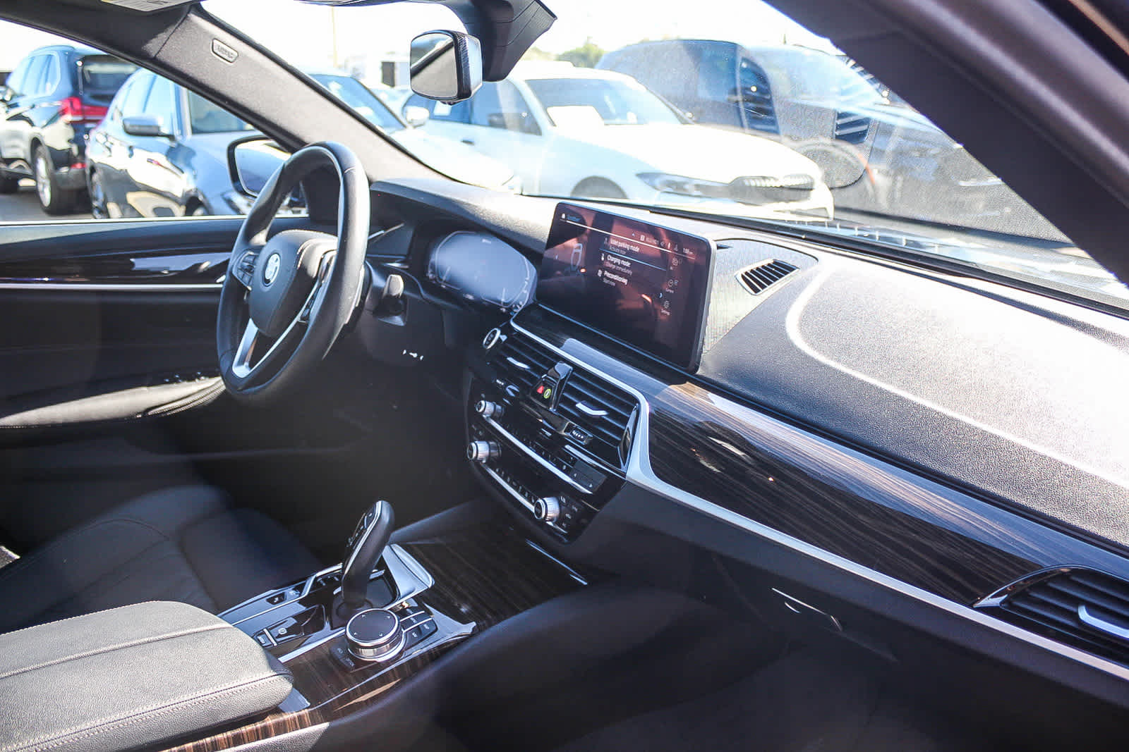 Thumbnail: 2023 BMW 5 Series - 16