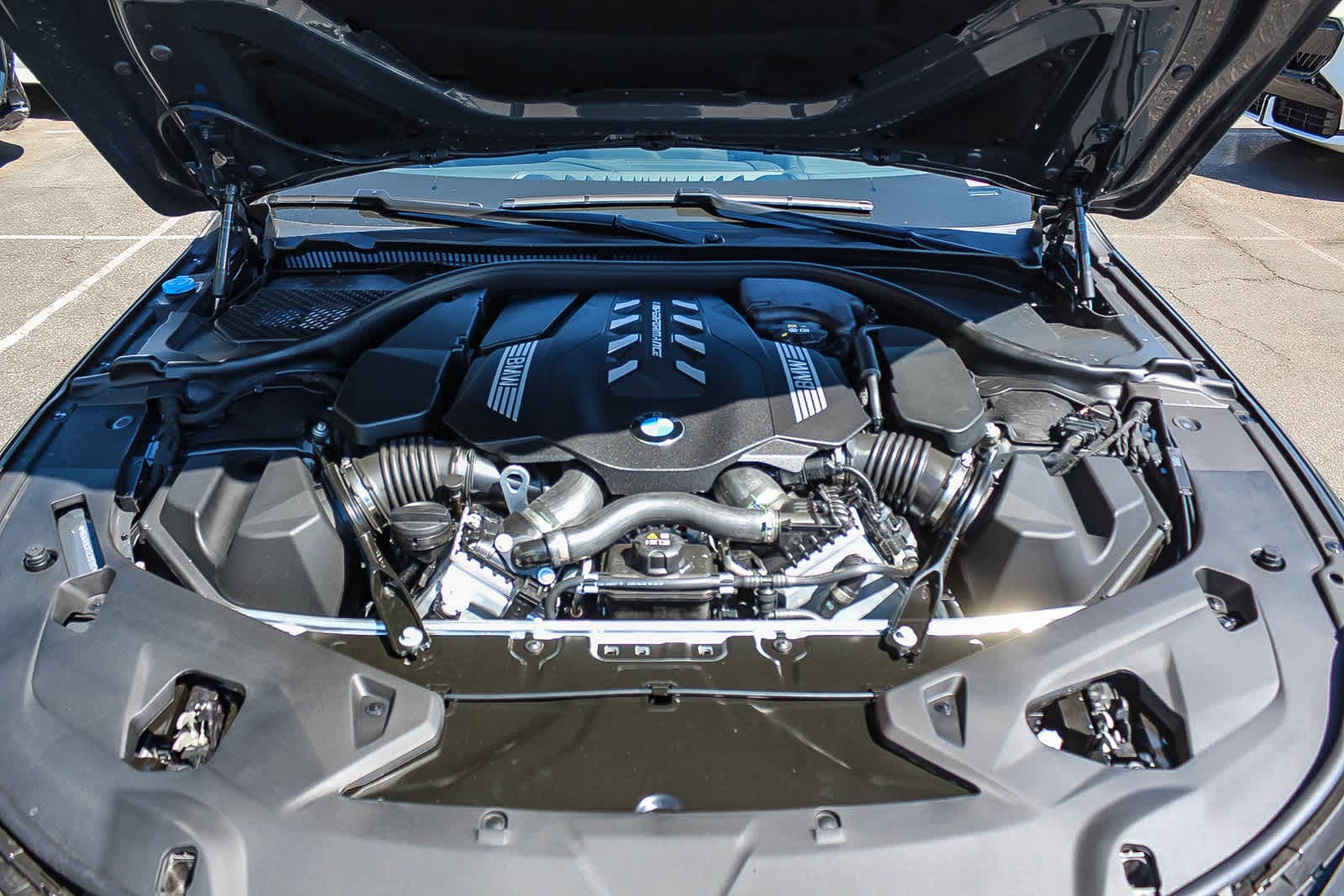 Thumbnail: 2026 BMW 8 Series - 26