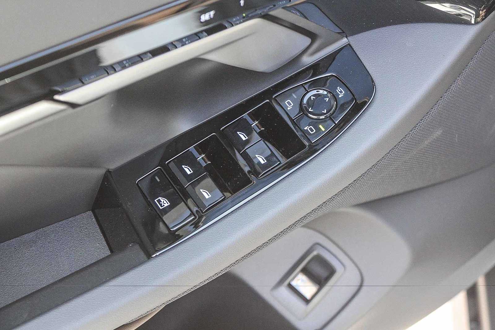 Thumbnail: 2026 BMW 5 Series - 18