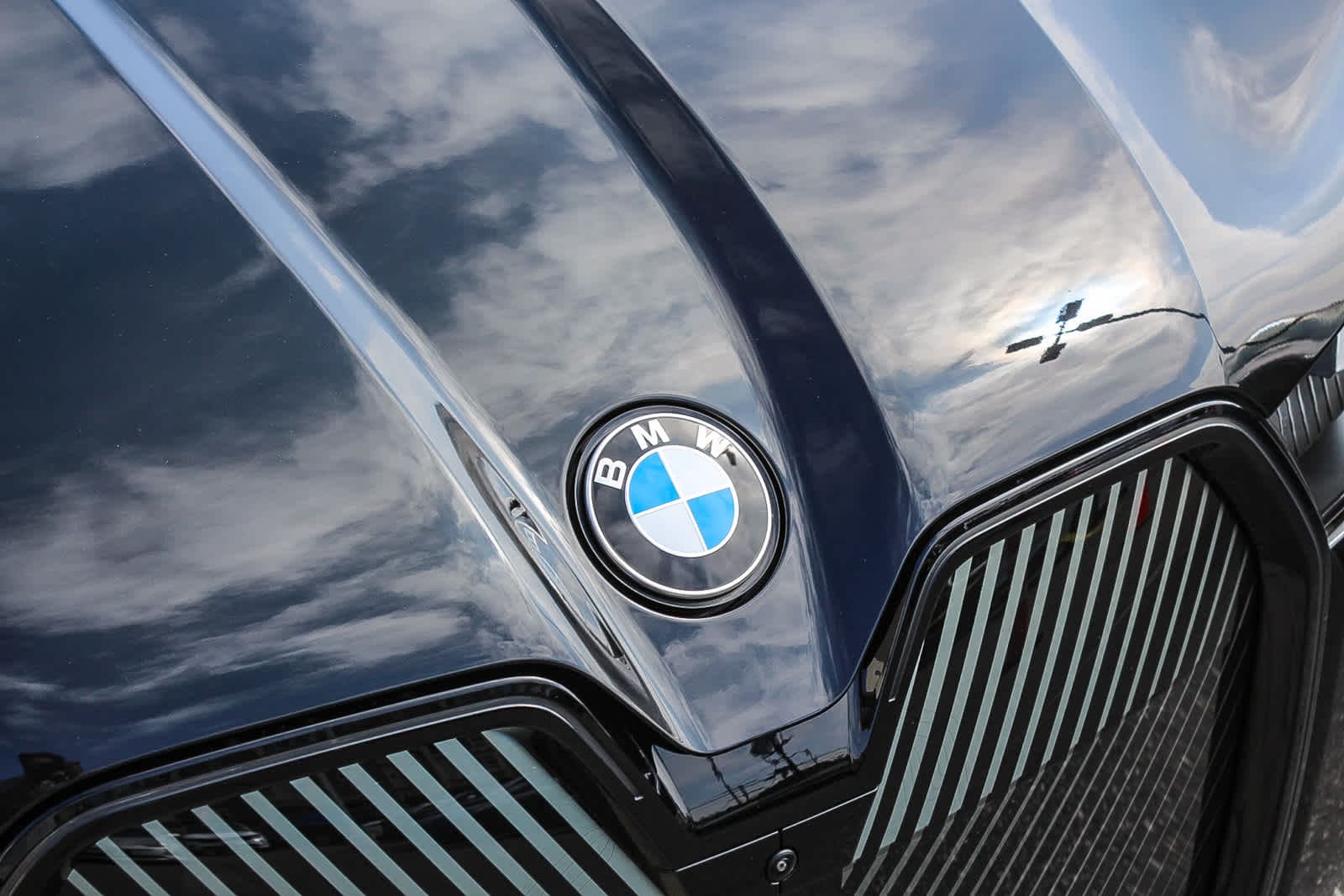 Thumbnail: 2026 BMW iX - 11