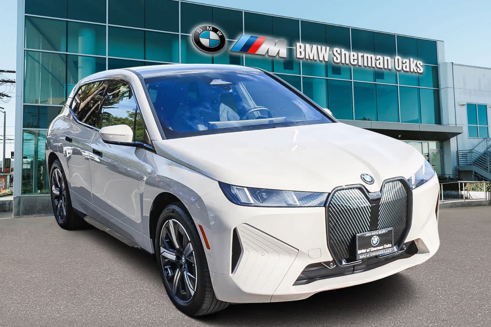 Thumbnail: 2026 BMW iX - 3