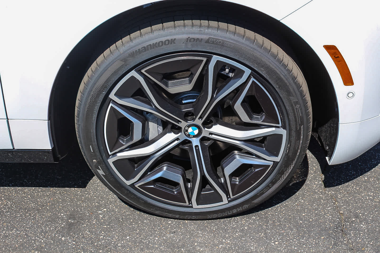 Thumbnail: 2026 BMW iX - 9