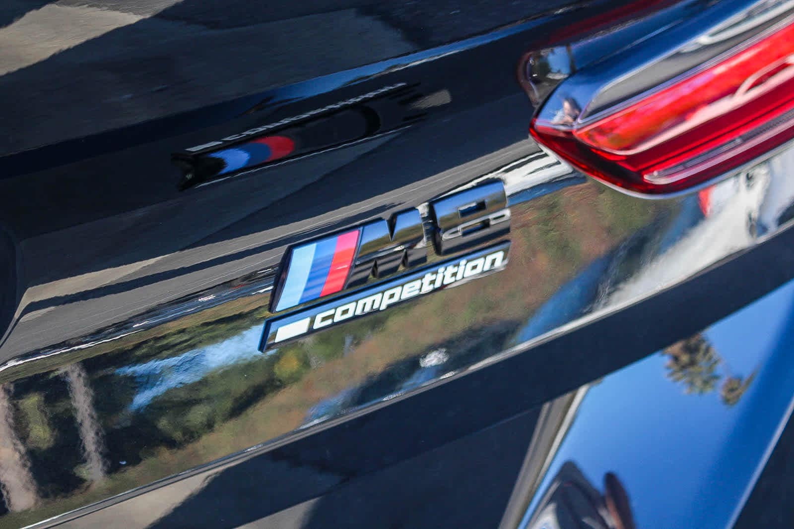 Thumbnail: 2025 BMW M8 - 25