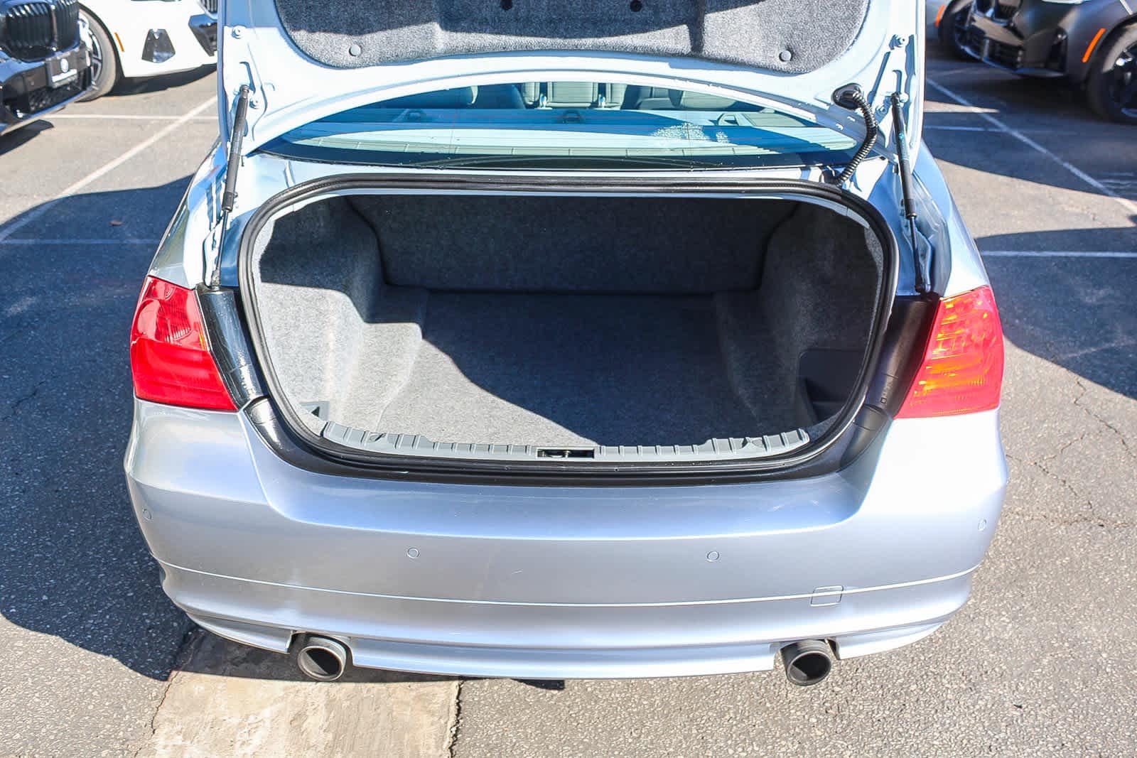 Thumbnail: 2011 BMW 3 Series - 24