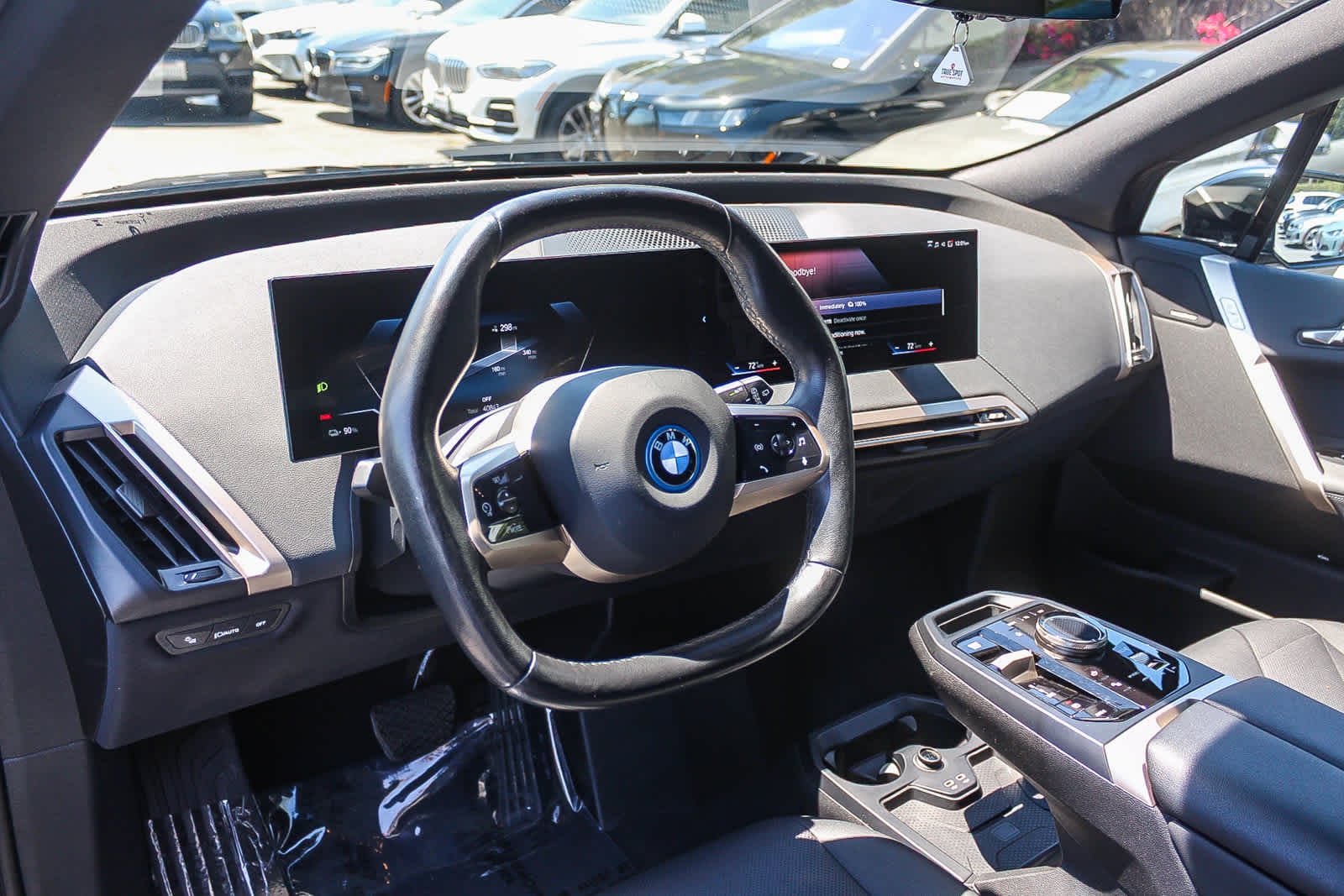 Thumbnail: 2023 BMW iX - 17