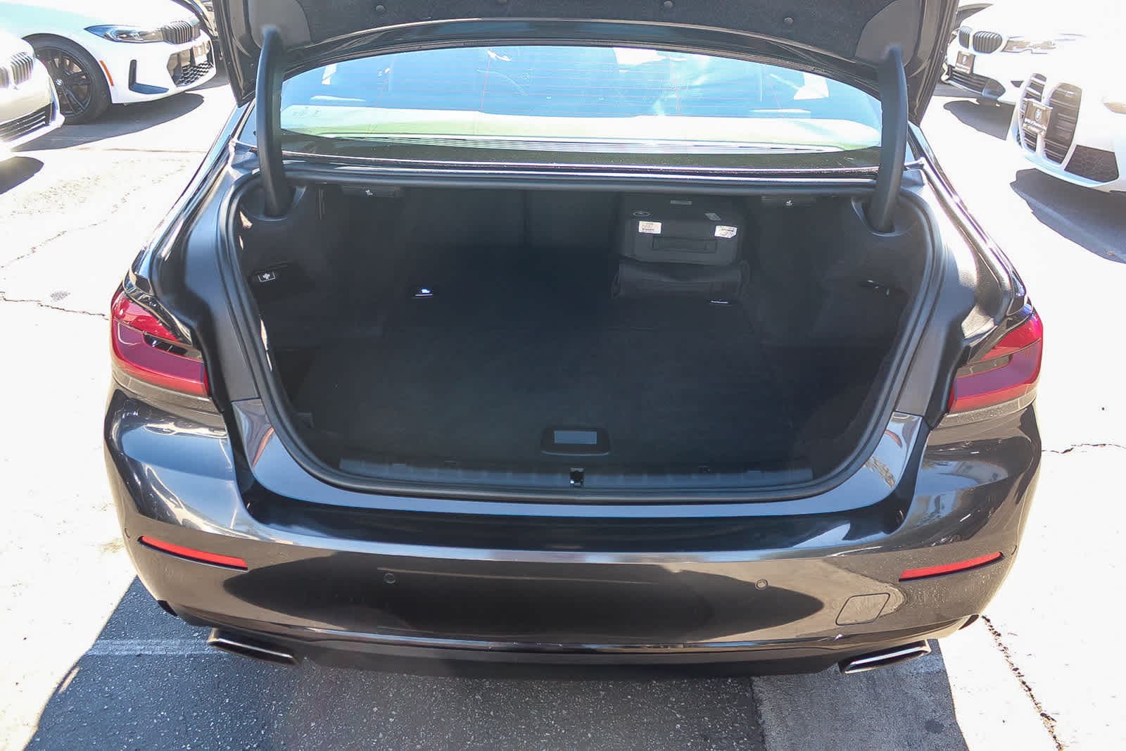 Thumbnail: 2023 BMW 5 Series - 25