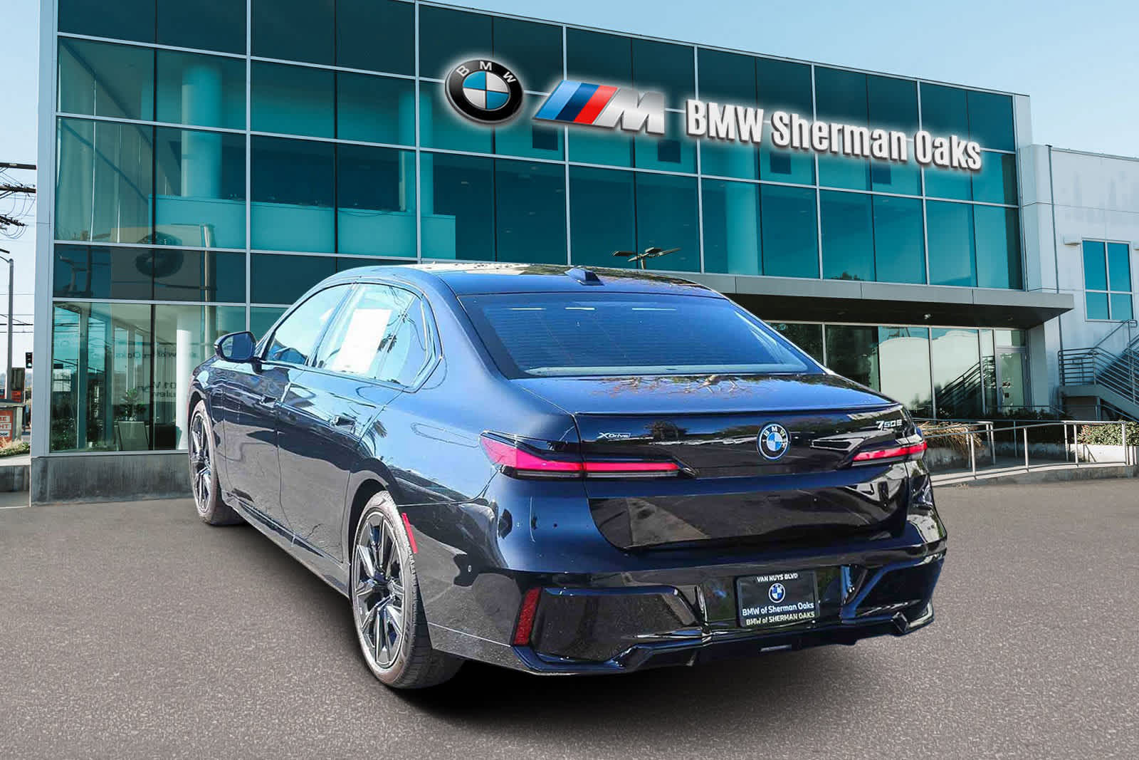 2026 BMW 7 Series 750e - Photo 6