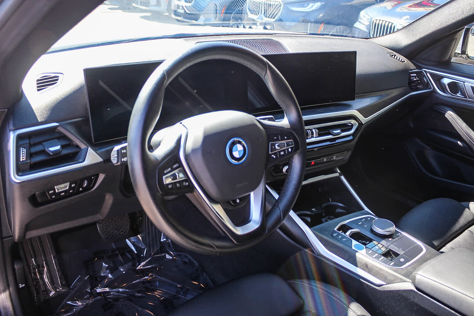 Thumbnail: 2023 BMW i4 - 17