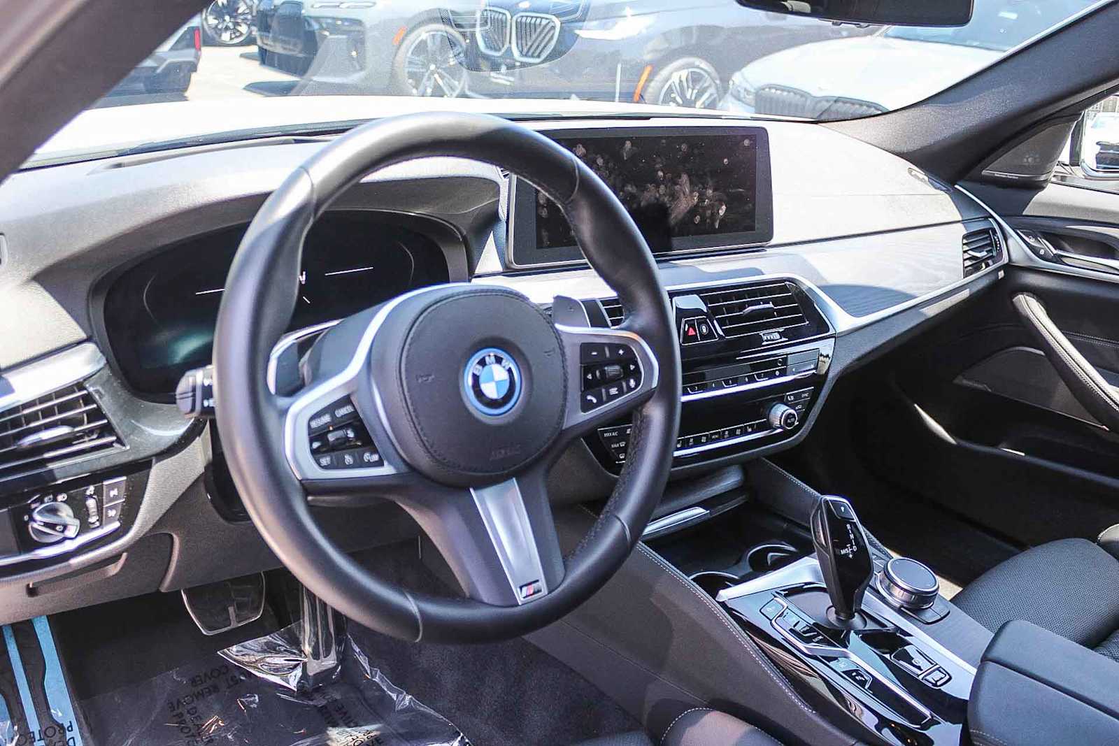 Thumbnail: 2022 BMW 5 Series - 26