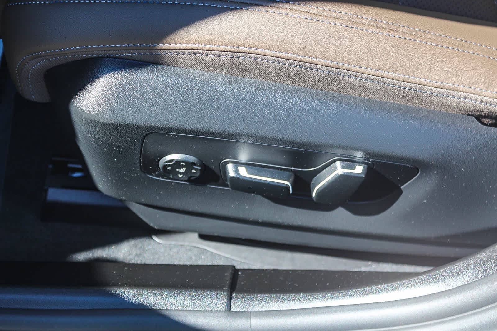 Thumbnail: 2026 BMW 5 Series - 23