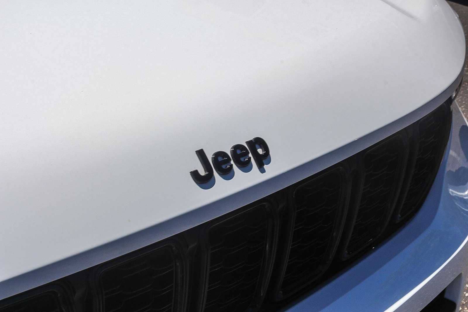 Thumbnail: 2023 Jeep Grand Cherokee - 11