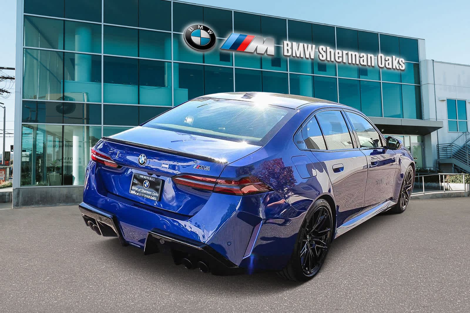 Thumbnail: 2025 BMW M5 - 8