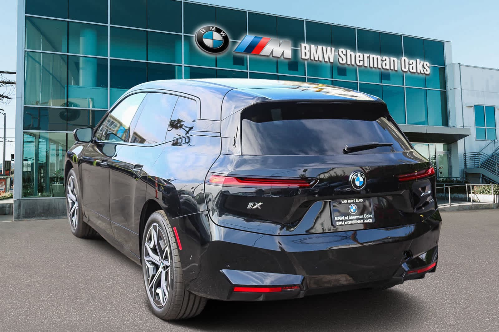 Thumbnail: 2026 BMW iX - 6