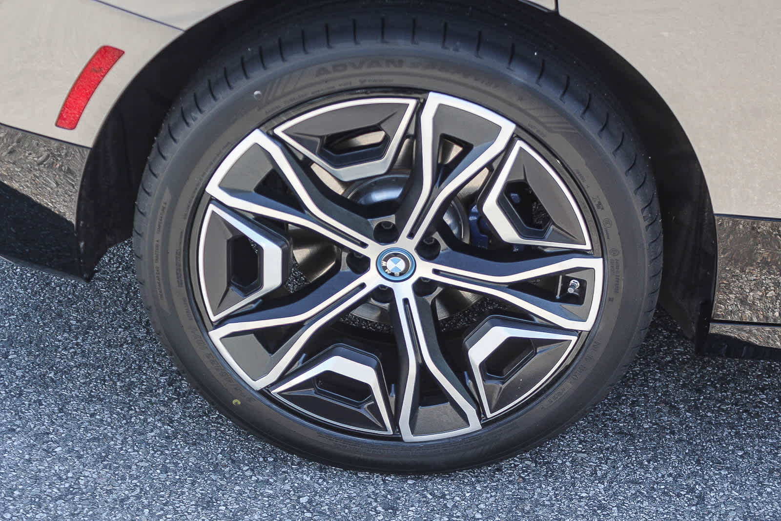 2024 BMW iX xDrive50 photo 3