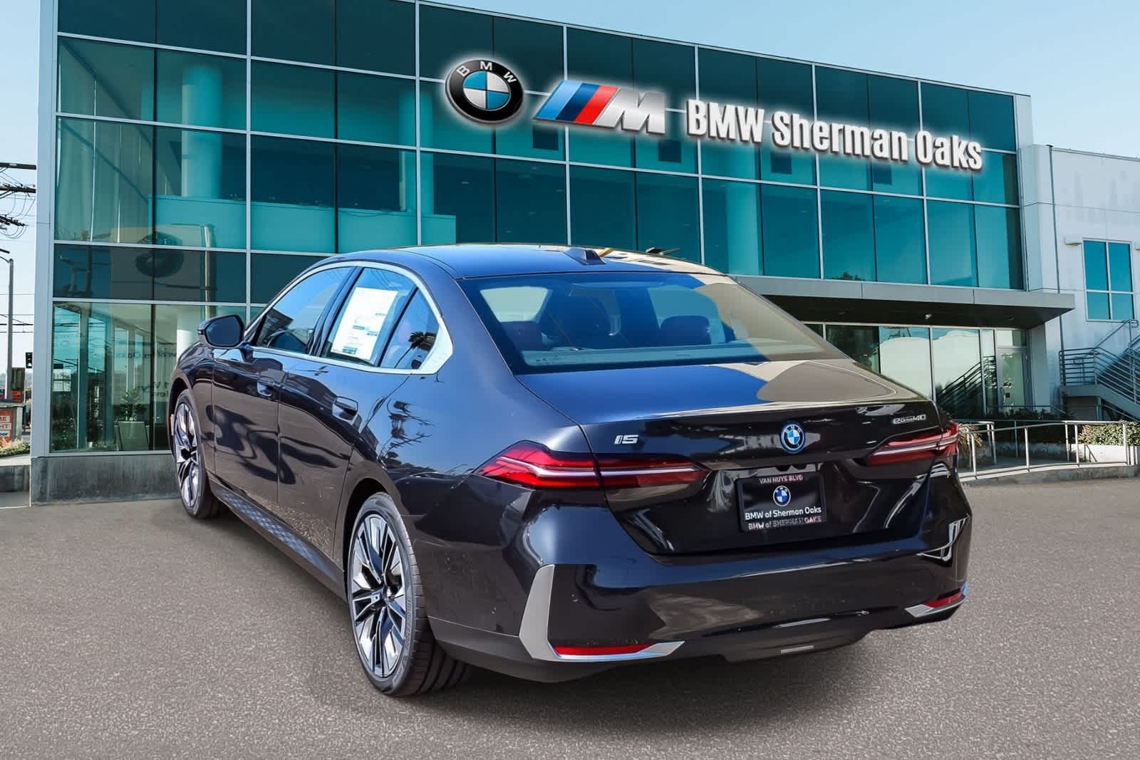 Thumbnail: 2026 BMW i5 - 6