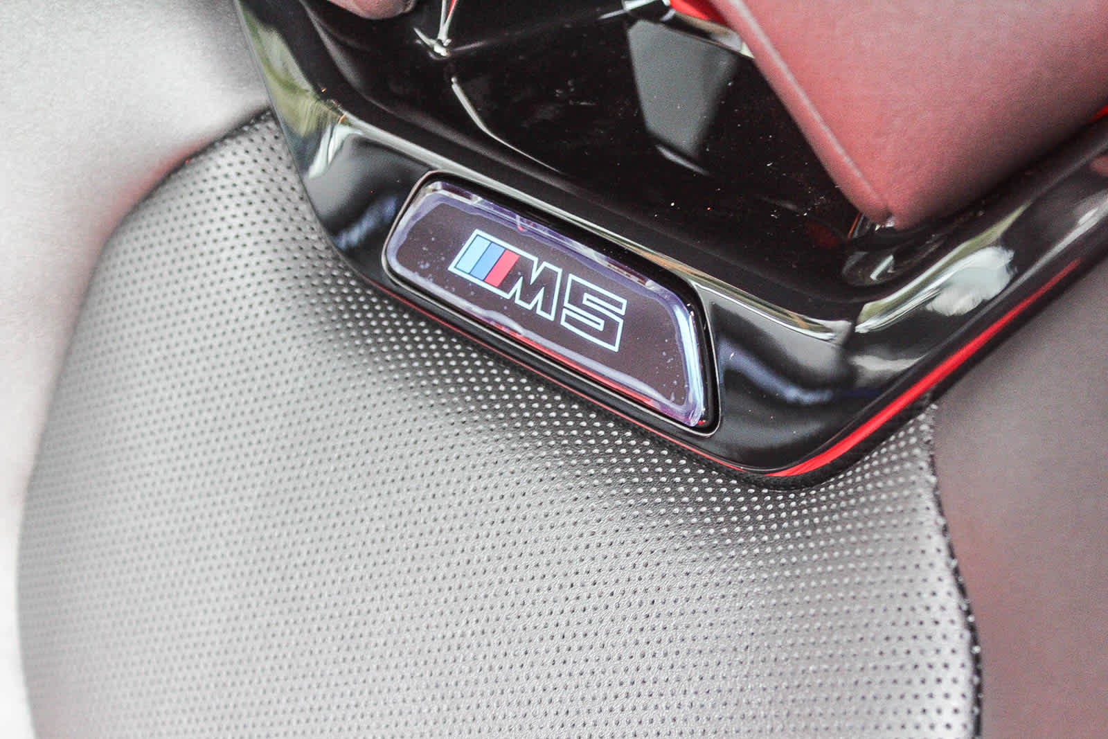 Thumbnail: 2026 BMW M5 - 24