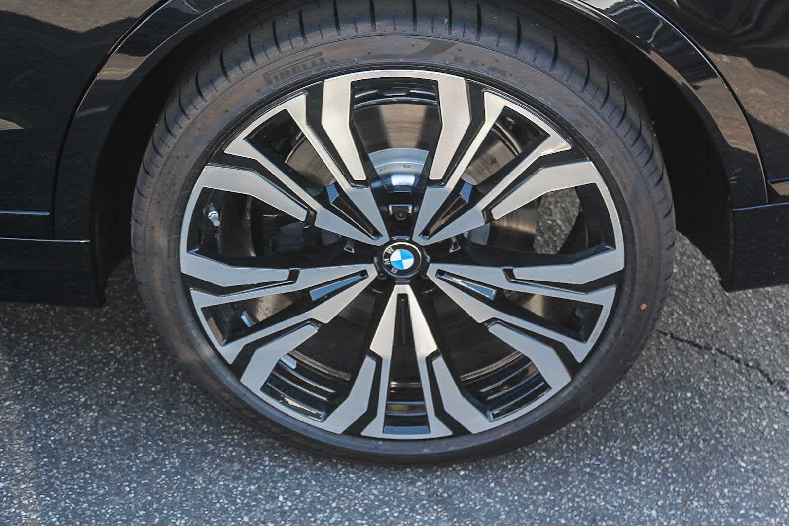 Thumbnail: 2026 BMW X7 - 8