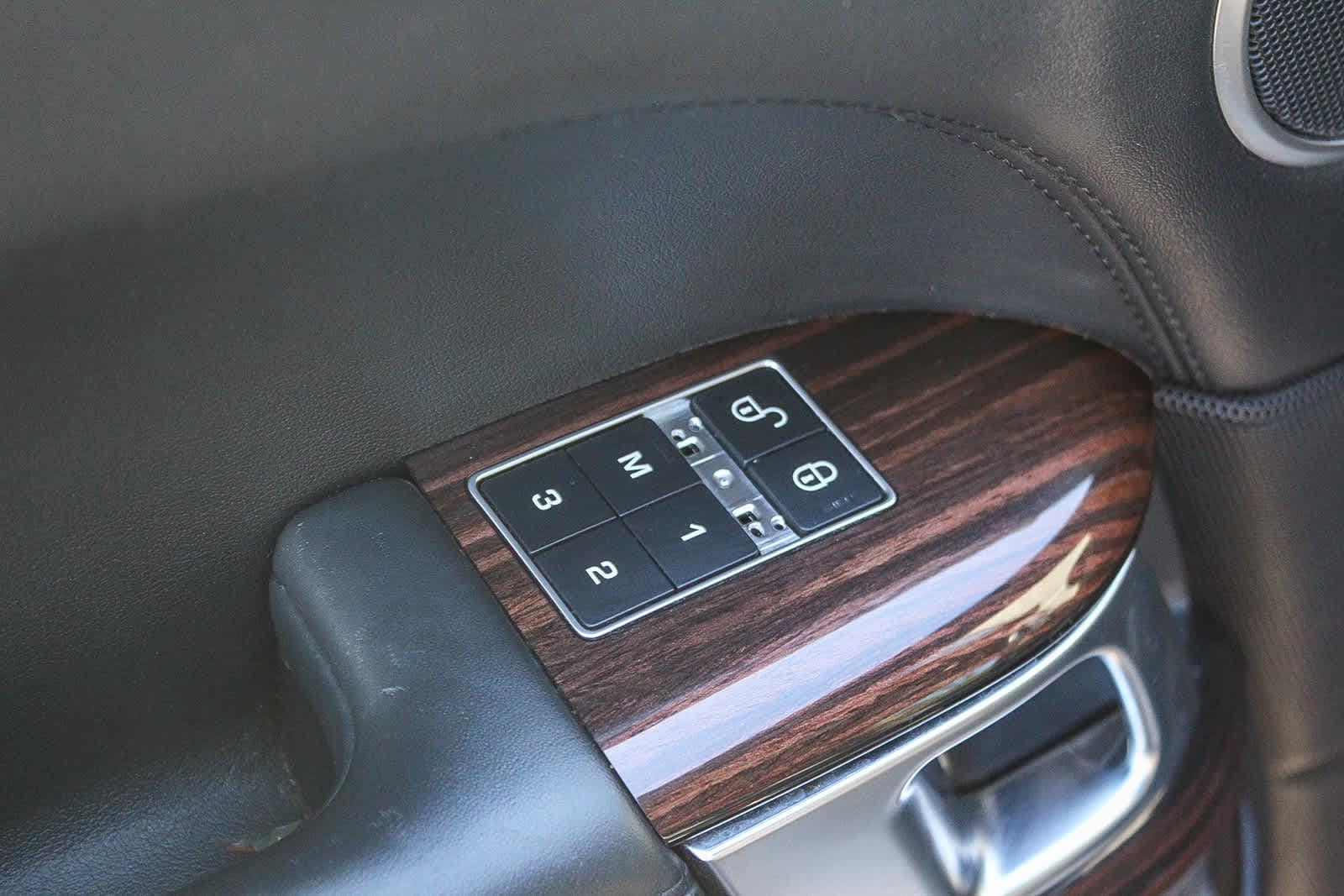 Thumbnail: 2017 Land Rover Range Rover - 18