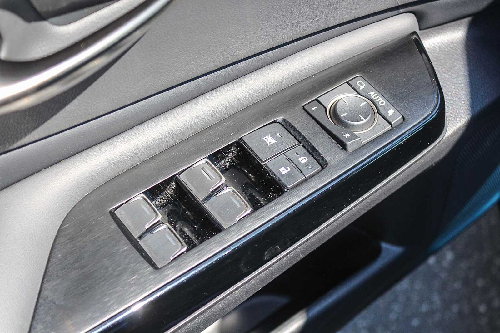 Thumbnail: 2023 Lexus ES - 20