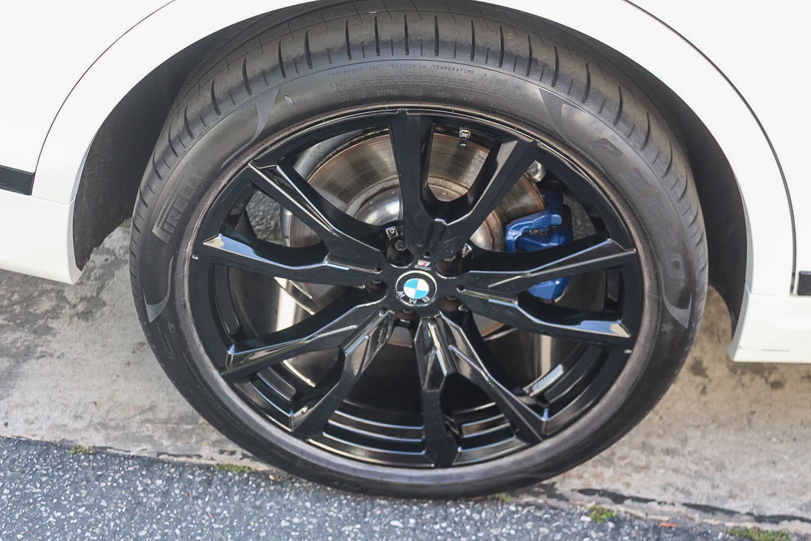 2023 BMW X7 xDrive40i photo 3