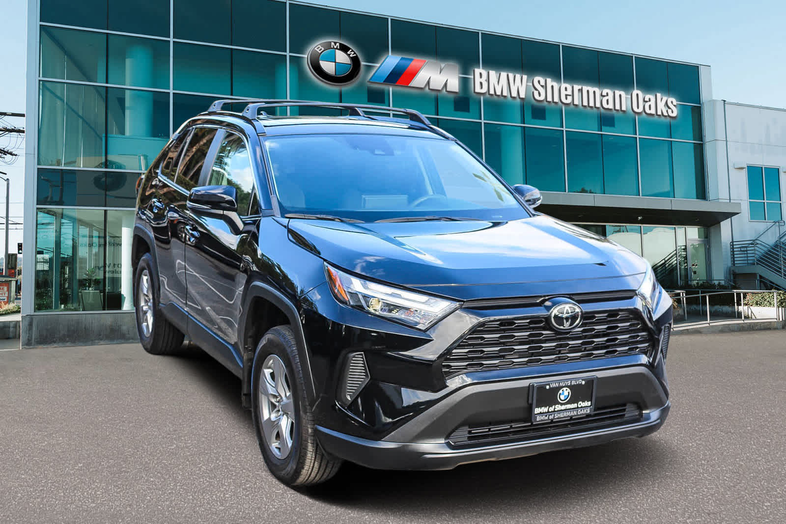 2024 Toyota RAV4 XLE photo 3