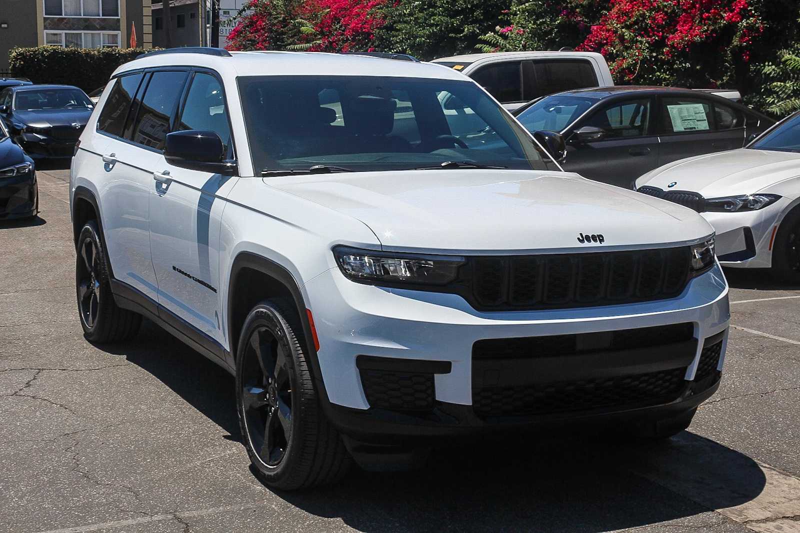 Thumbnail: 2023 Jeep Grand Cherokee - 3
