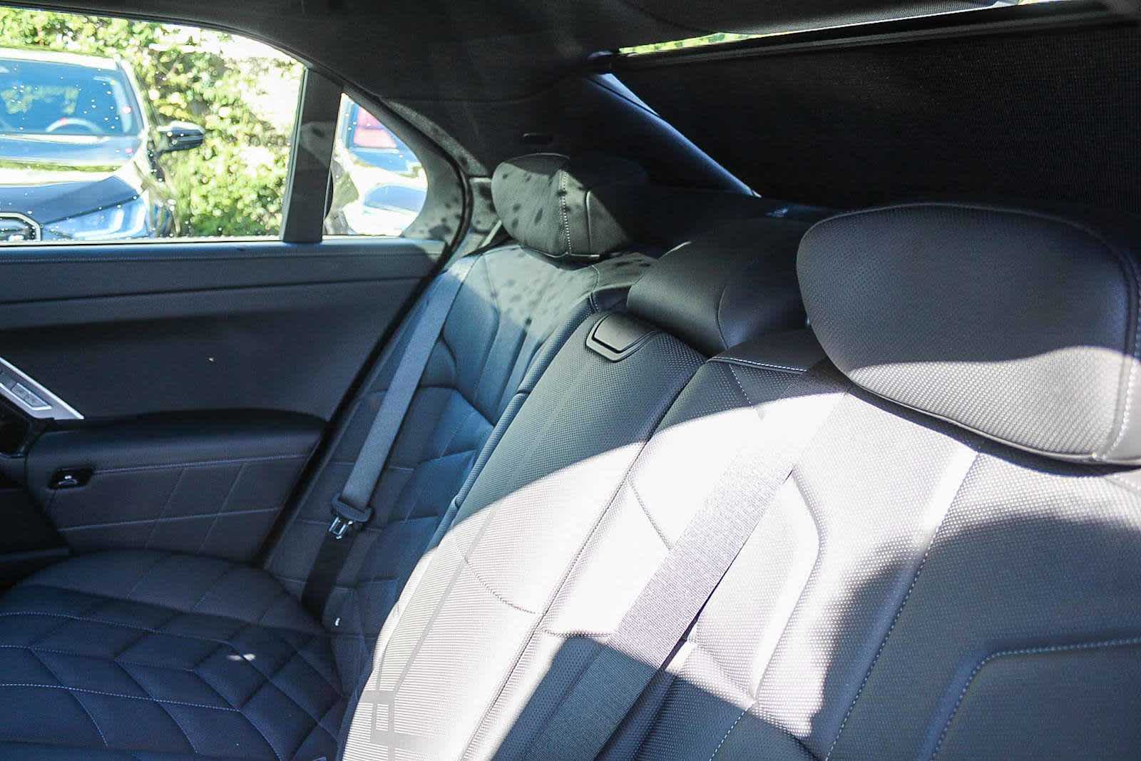 2026 BMW 7 Series 750e - Photo 18