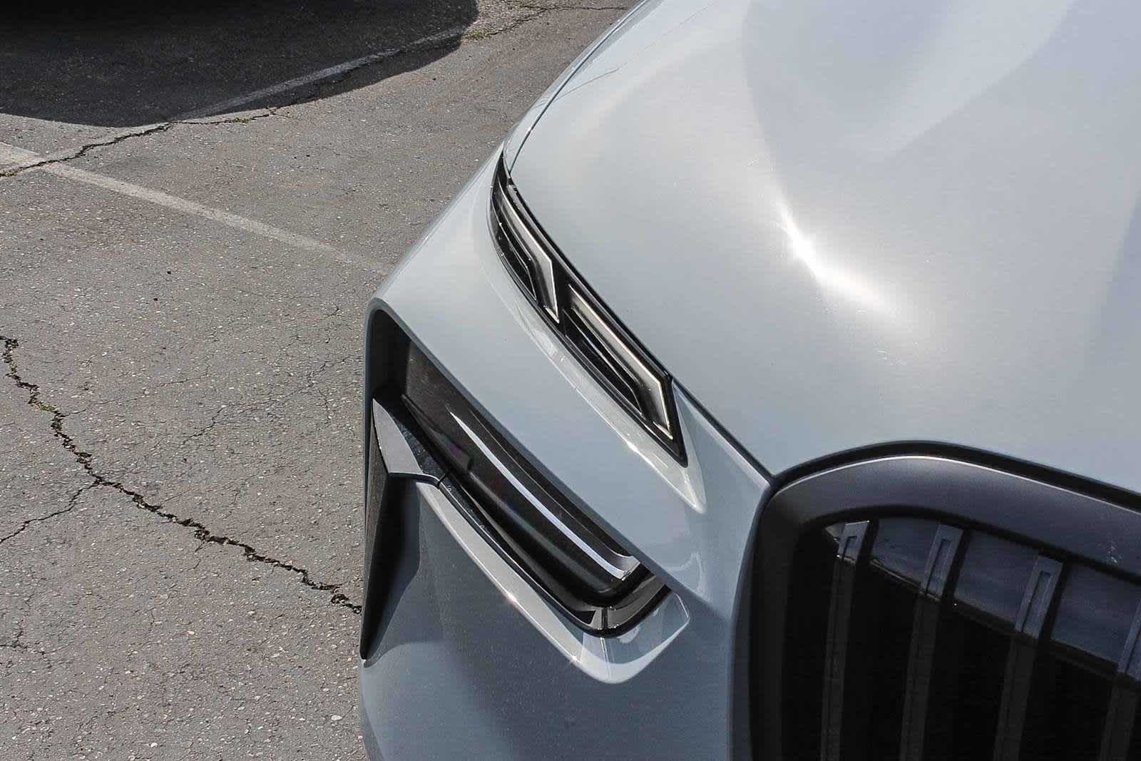 Thumbnail: 2025 BMW X7 - 10