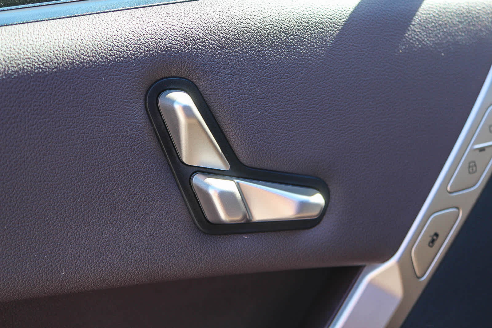 Thumbnail: 2026 BMW iX - 21