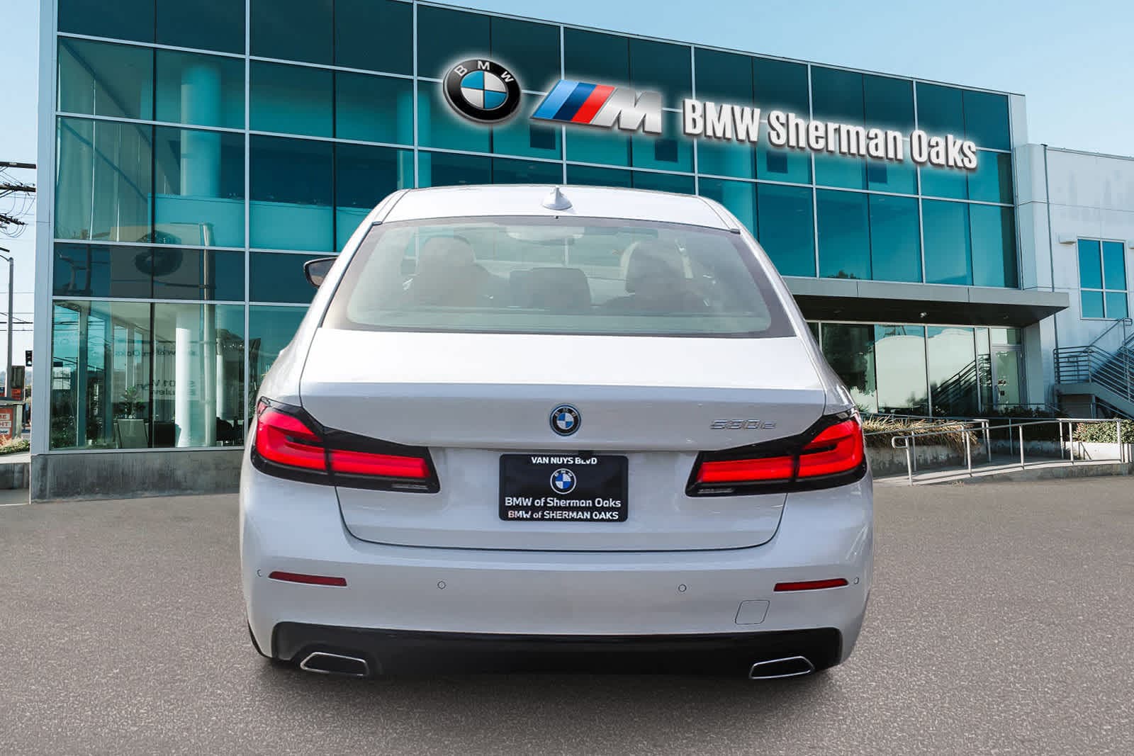 2023 BMW 530e photo 4