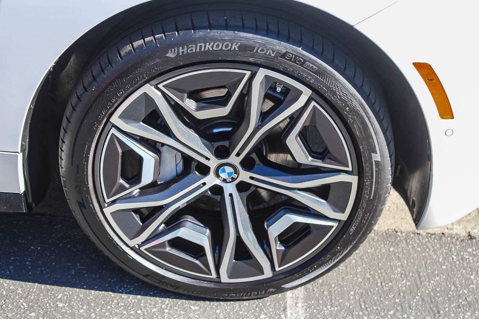 Thumbnail: 2026 BMW iX - 9