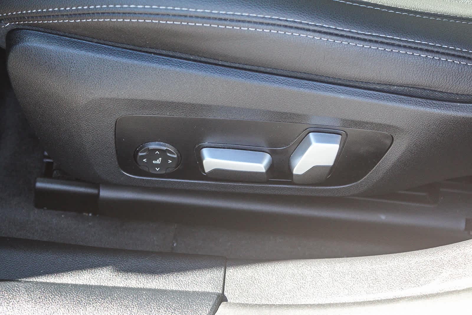 Thumbnail: 2023 BMW i4 - 21