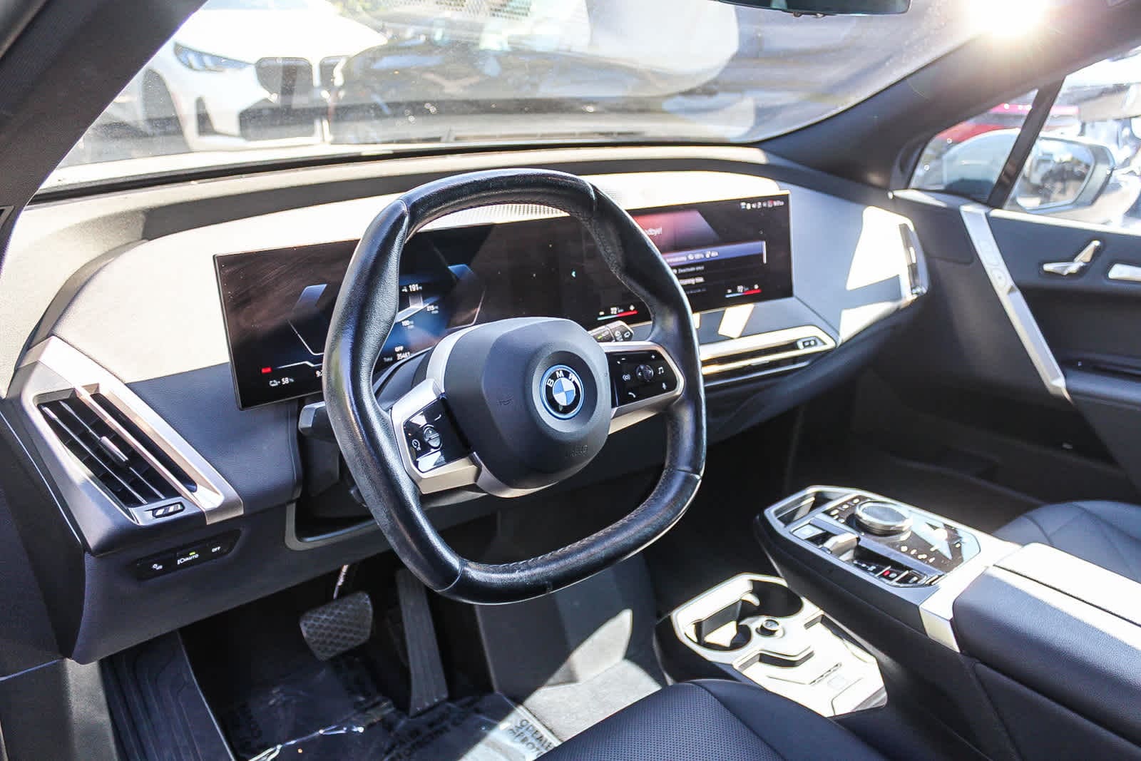Thumbnail: 2023 BMW iX - 25