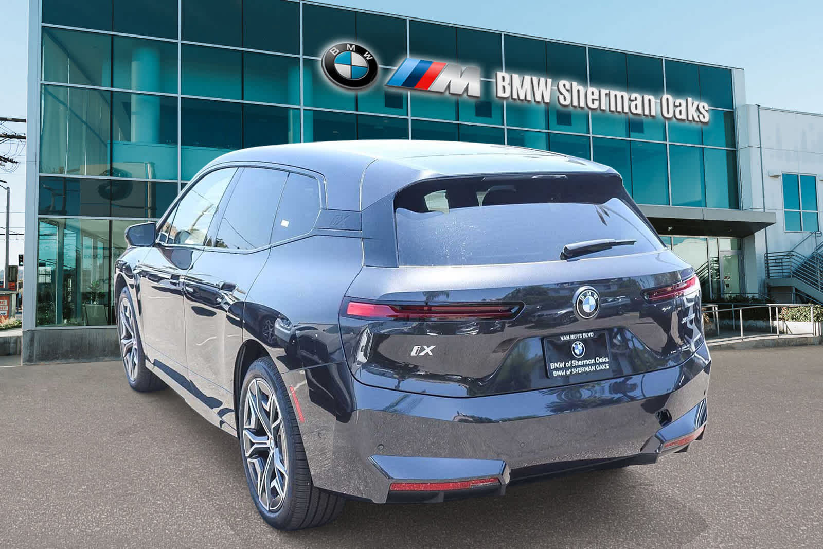 Thumbnail: 2026 BMW iX - 6