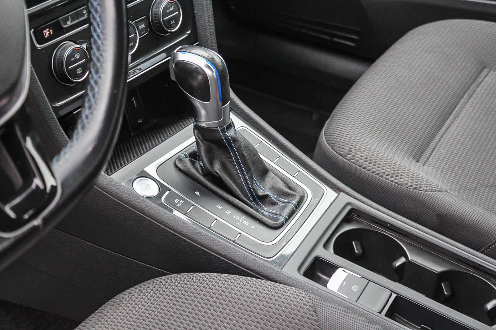2019 Volkswagen e-Golf SE 19
