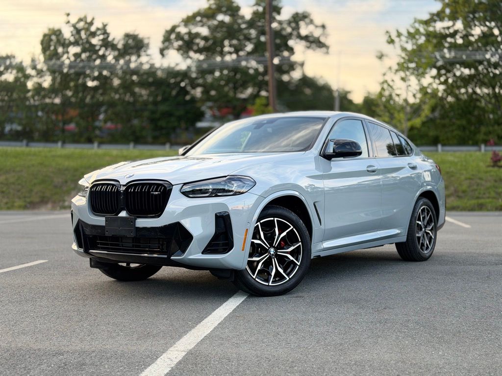 2025 BMW X4 M40i's photo