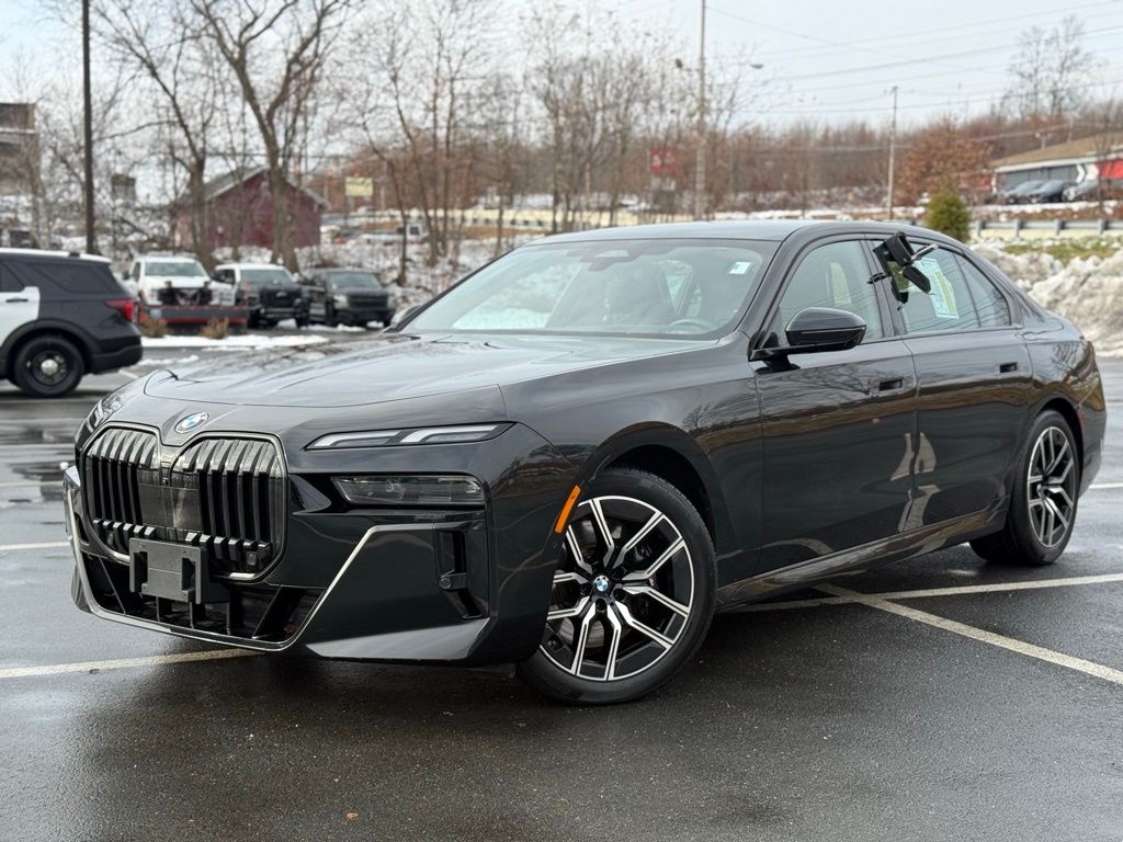 2025 BMW 740i Sedan 