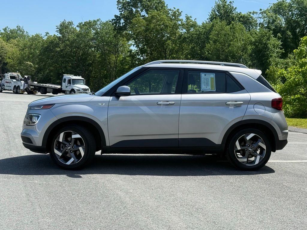 Used 2024 Hyundai Venue SEL SUV