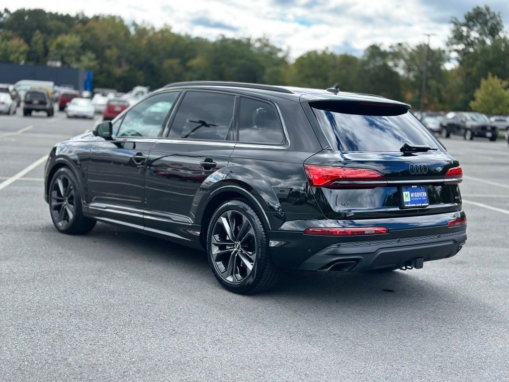 2025 Audi Q7 55 Premium Plus photo 3