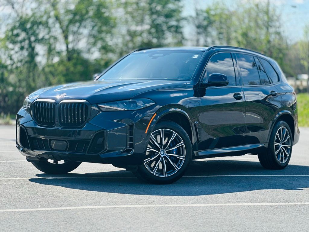 2025 BMW X5 xDrive50e's photo