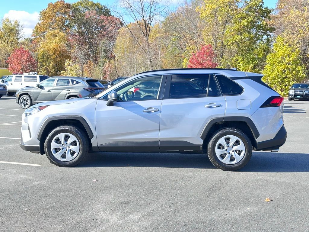 2019 Toyota RAV4 LE photo 2